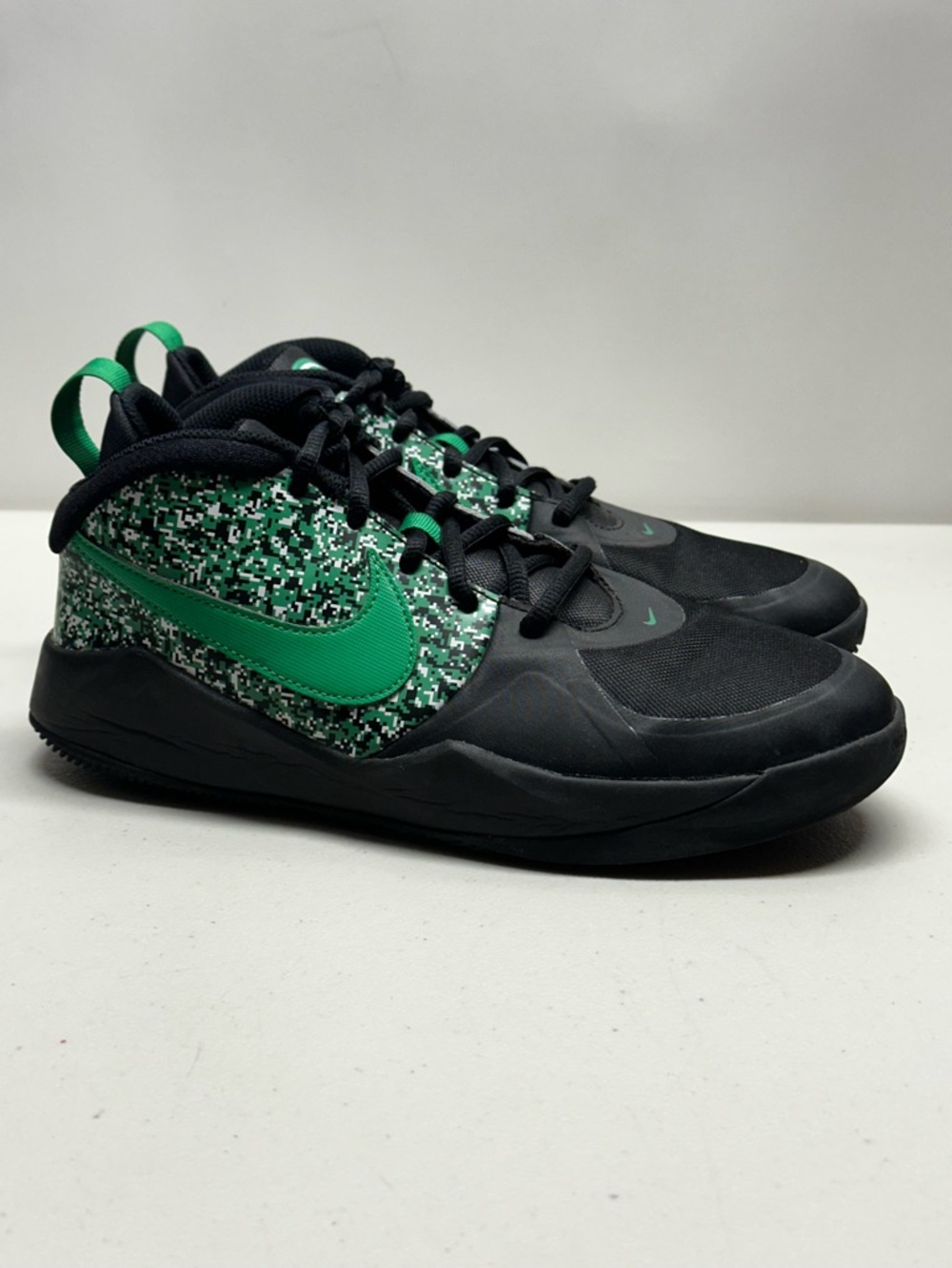 Nike Team Hustle D 9 DIGI (GS) Sz 6.5Y Kids Black/Green Sneaker DC1992 001